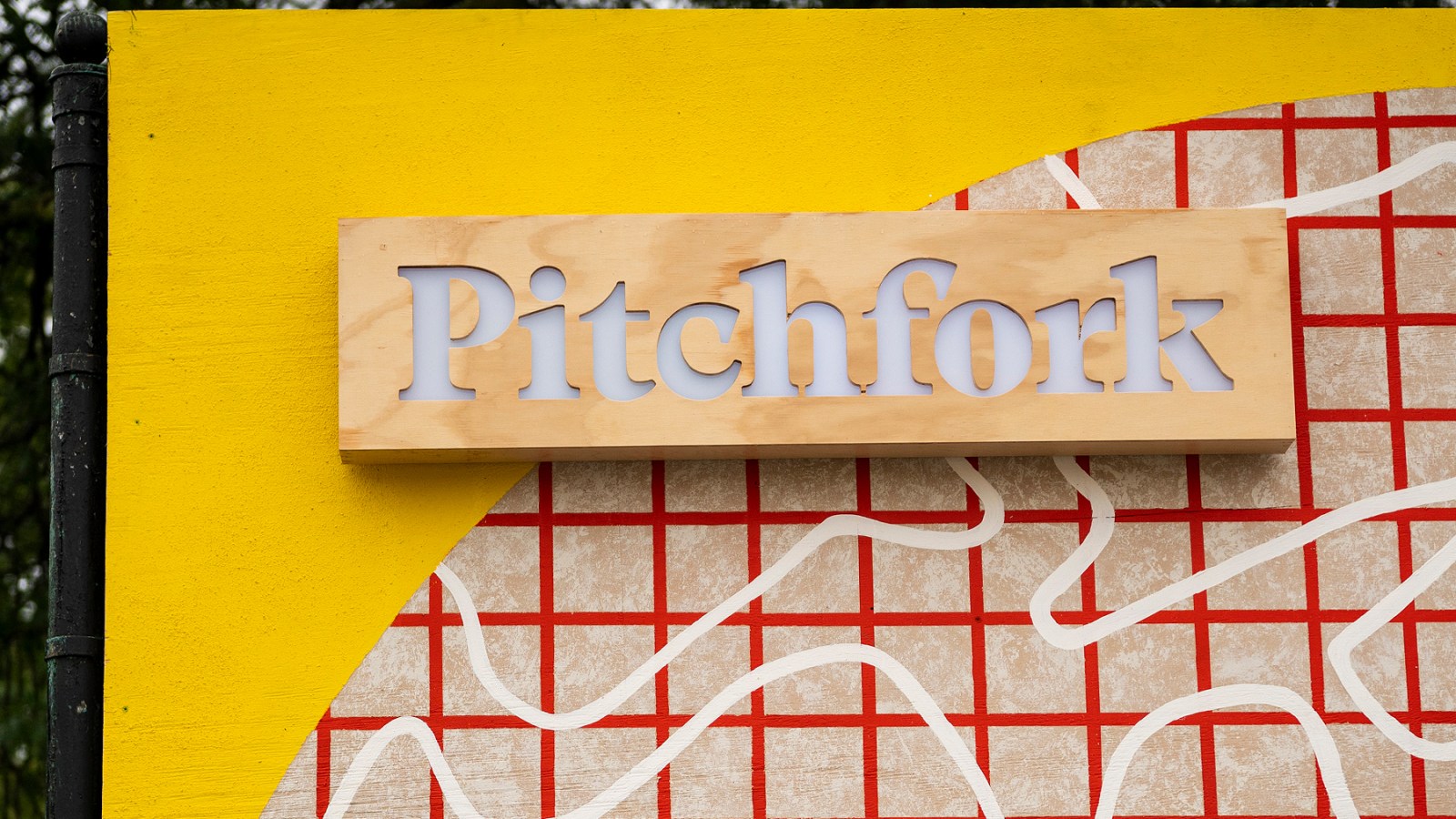 "Pitchfork's Impact on Music Journalism Amid Digital Media Shift"