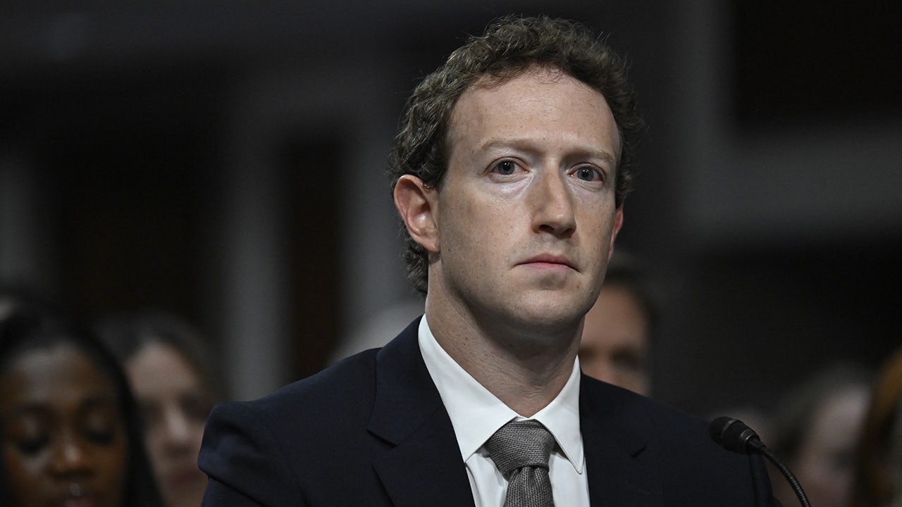 "Zuckerberg Confronted by Graham, Apologizes for Online Harm at Capitol Hill"