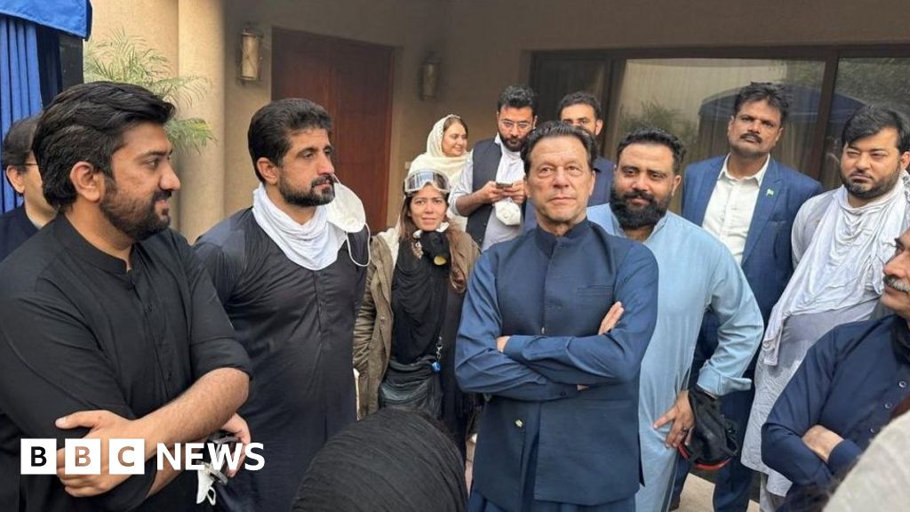 Imran Khan's Supporters Celebrate as Police Withdraw from Ex-PM's Home