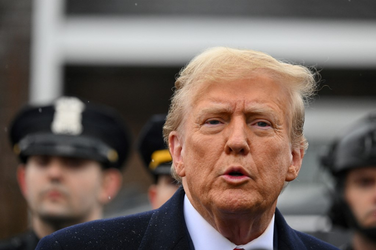 "Trump's Controversial Plan: Pressuring Ukraine to Cede Territory for Peace in Ukraine War"