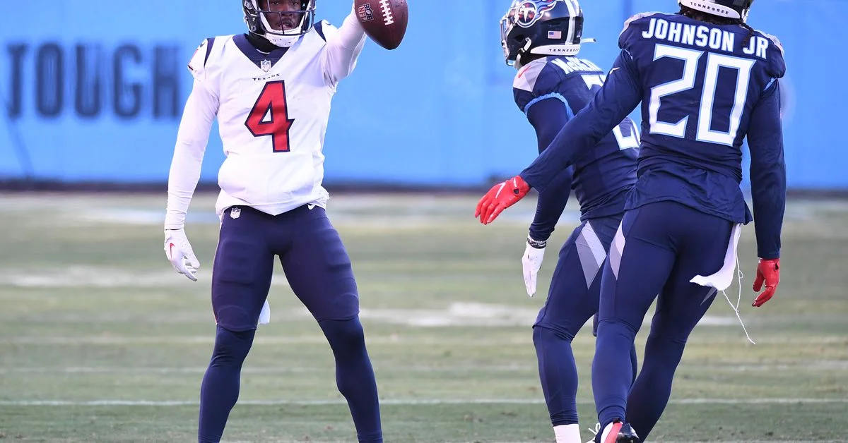 Raiders sign two former Patriots wide receivers.