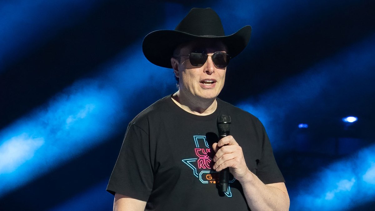 Elon Musk Rushes to Create AI Startup to Rival OpenAI.
