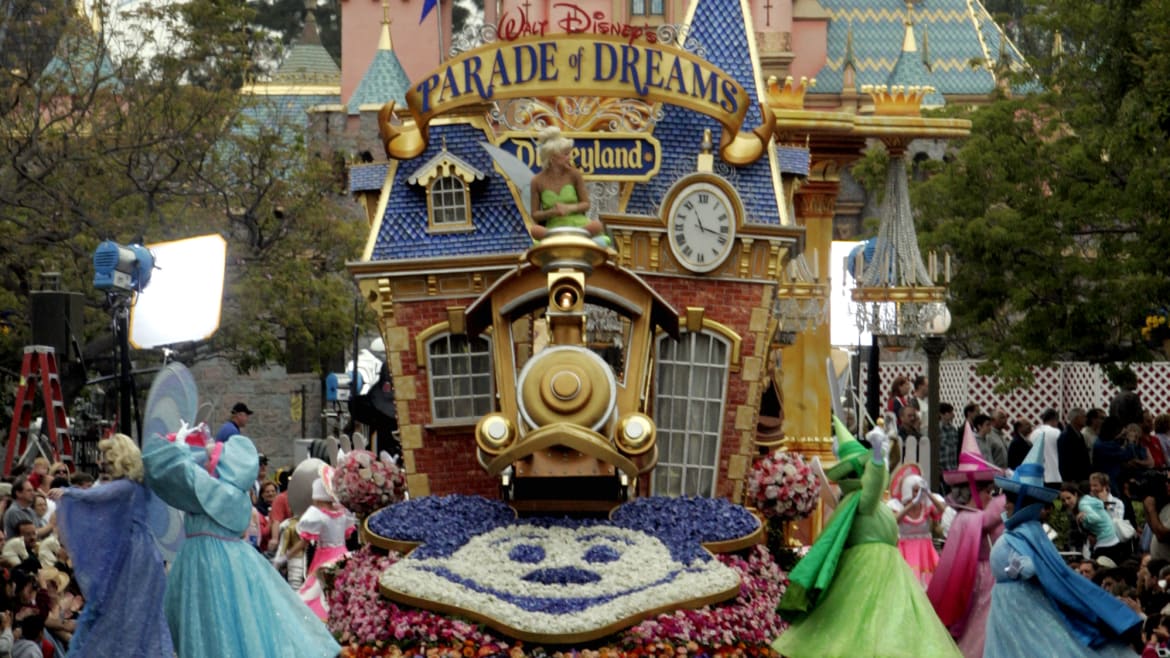 Family's Costly Mix-Up: $10,000 Spent on Disney+ Instead of Park Tickets