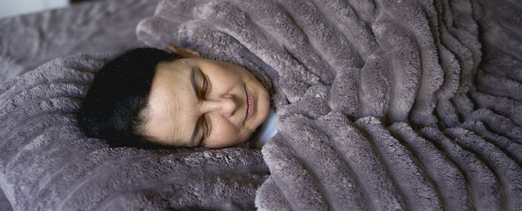 Featured image for Do Weighted Blankets Effectively Reduce Stress and Anxiety? Scientific Insights