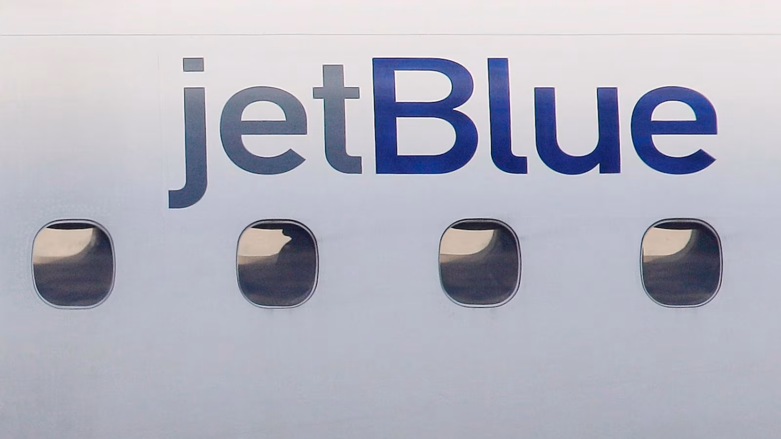 Featured image for JetBlue Flight Nearly Collides with U.S. Air Force Near Venezuela
