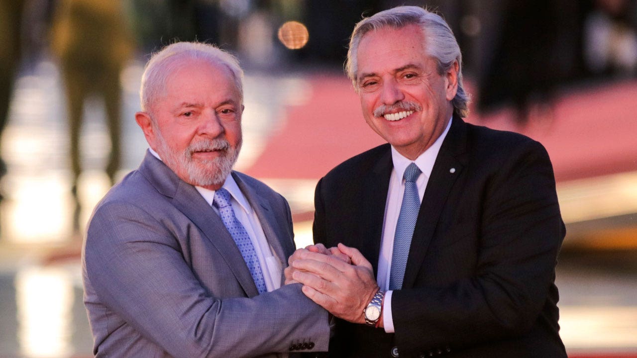 Lula and Fernández seek alternatives to US dollar amidst peso devaluation.