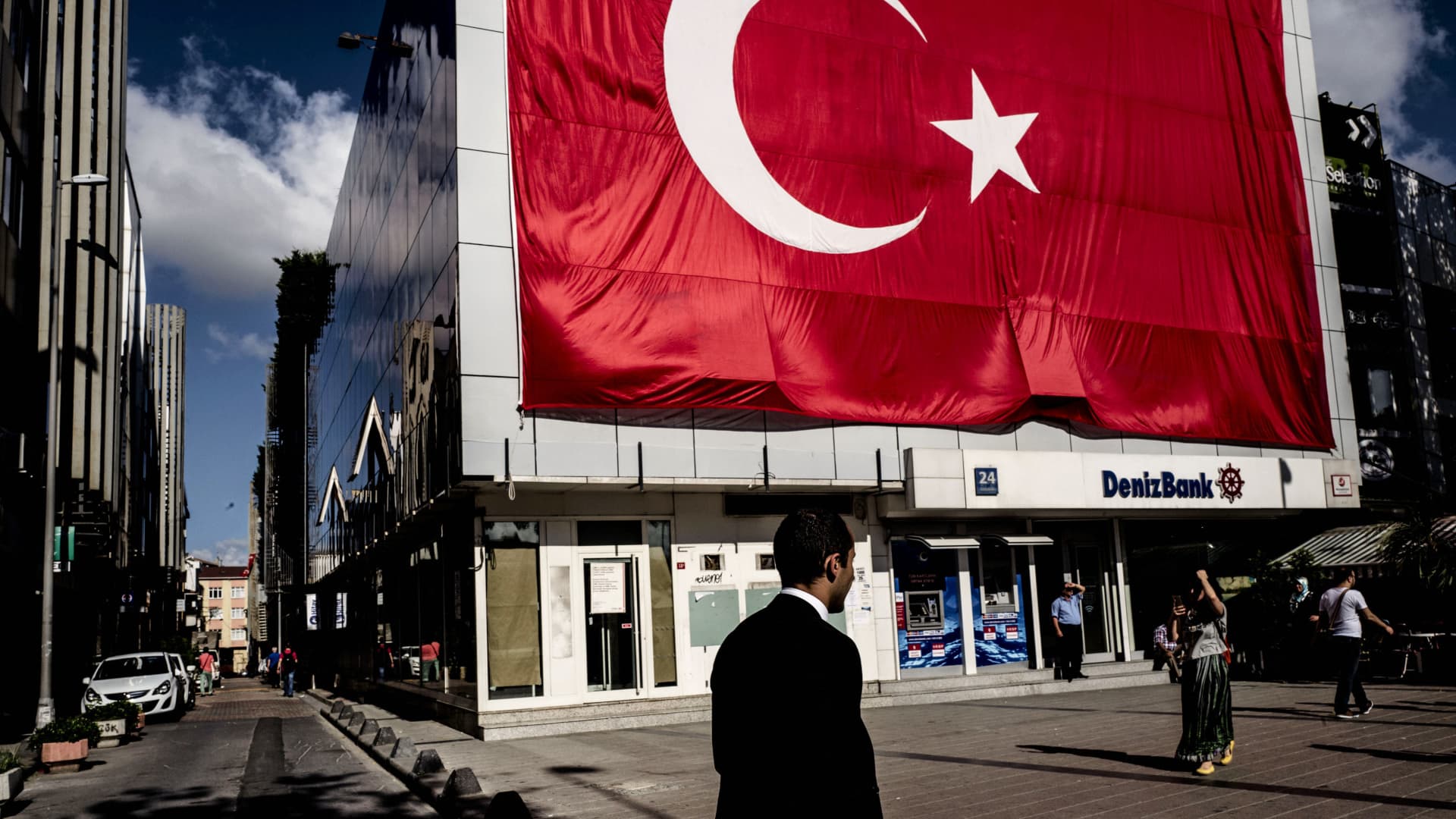 "Turkish Central Bank Halts 8-Month Hiking Cycle, Keeps Key Rate Unchanged"