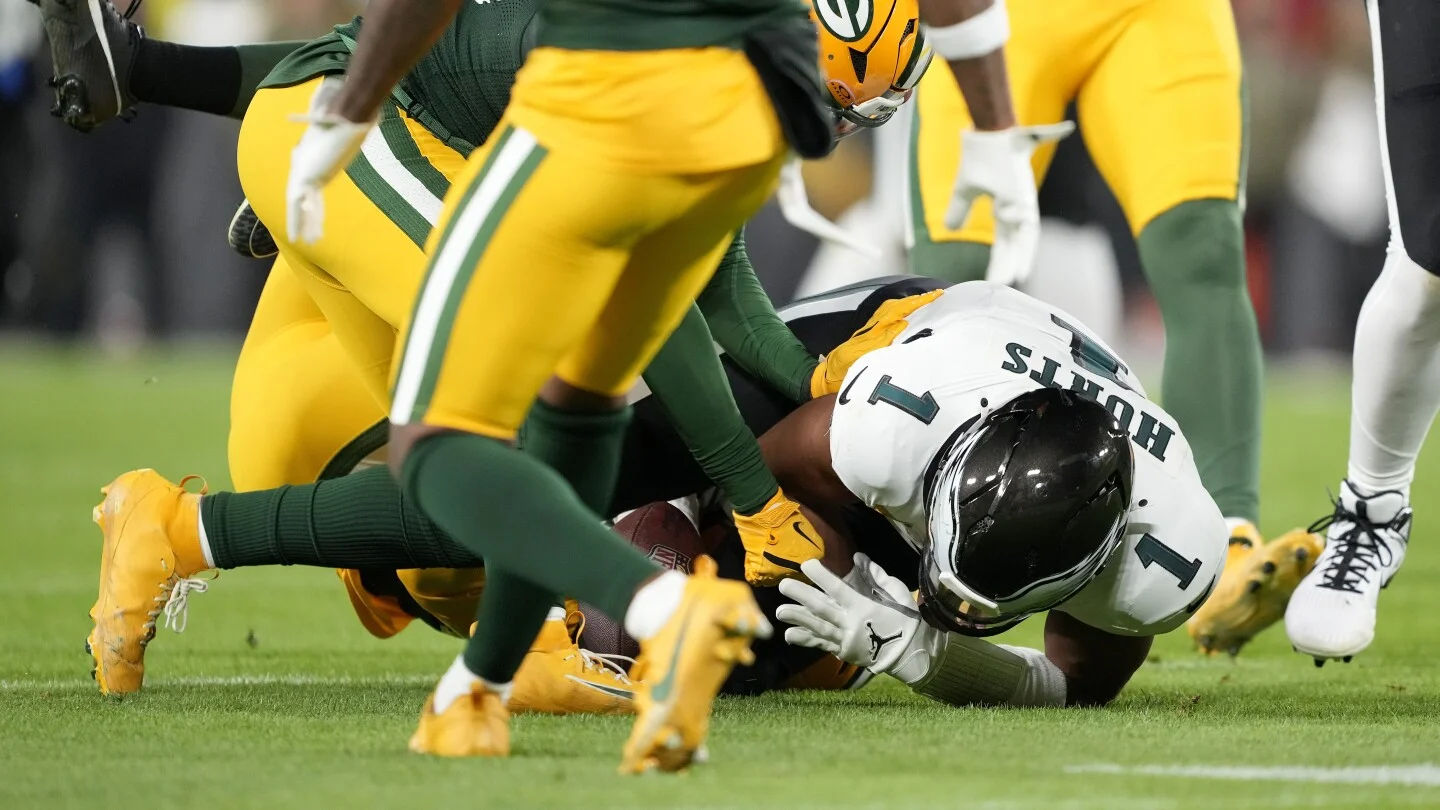 Eagles and Packers Tie Scoreless at Halftime on Monday Night Football