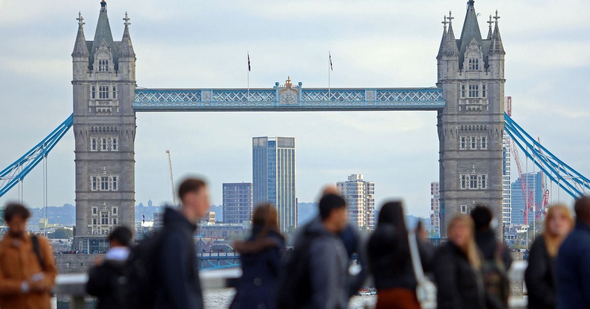 UK Pay Growth Slows, BoE Expected to Maintain High Rates