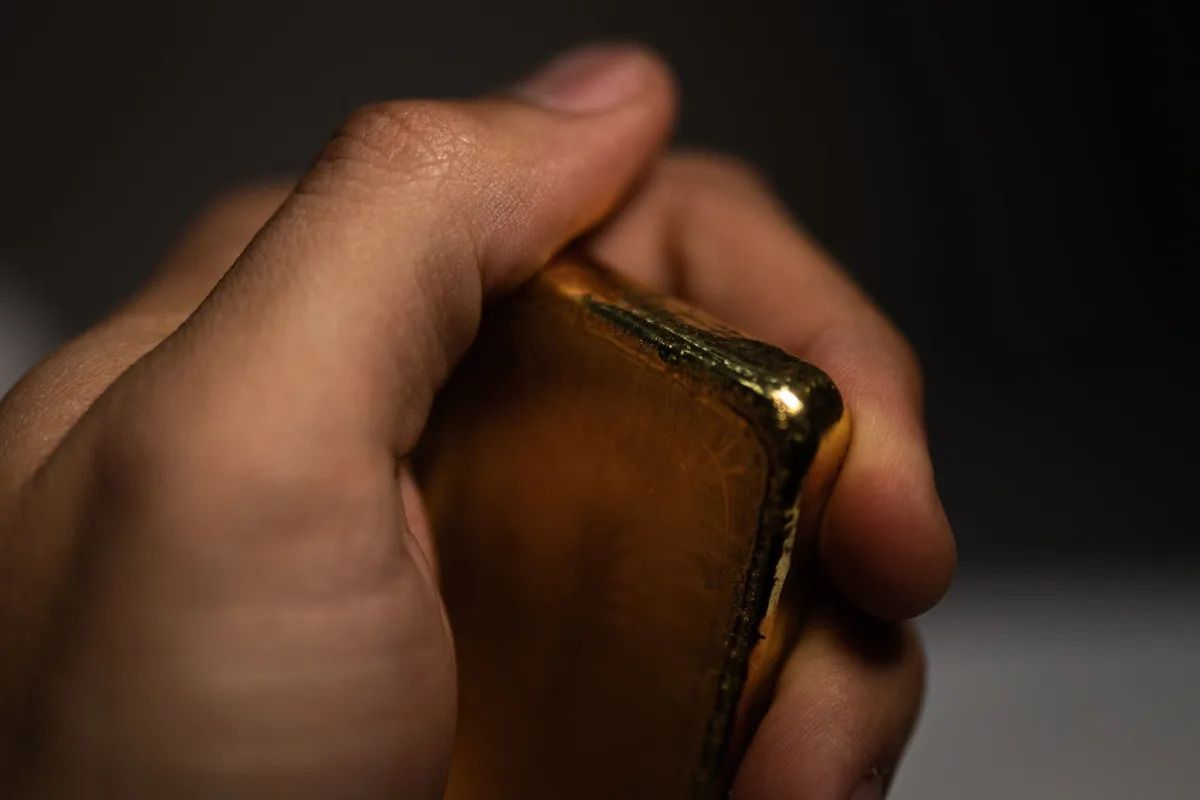 Gold Surges to All-Time High Amid Dovish Fed Remarks and Market Volatility