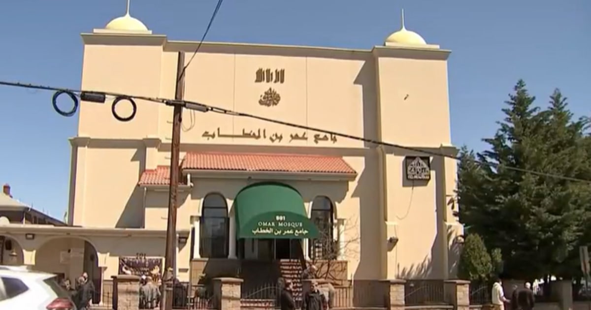 Imam stabbed during prayer at New Jersey mosque, suspect subdued by worshippers.