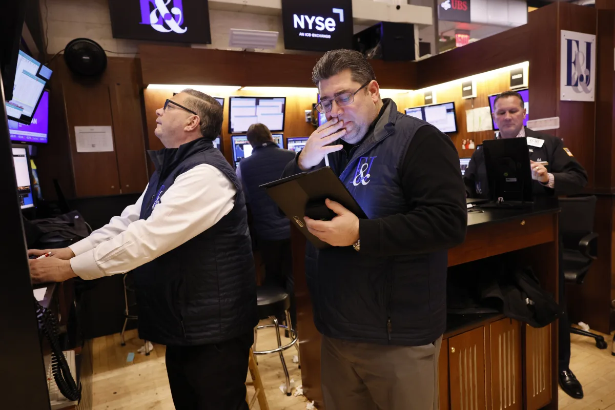 Dow Dips Amid Earnings Disappointment and Rate Concerns