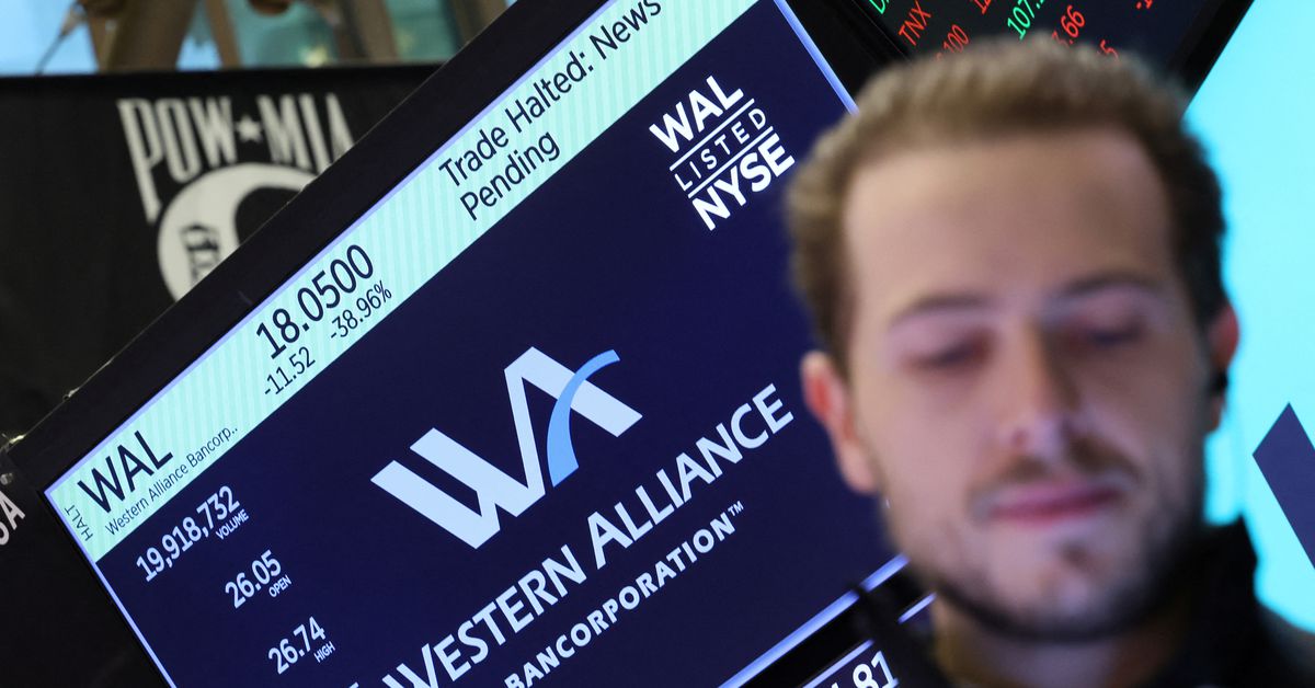 Stocks Battle Rising Yields and Await Tech Earnings