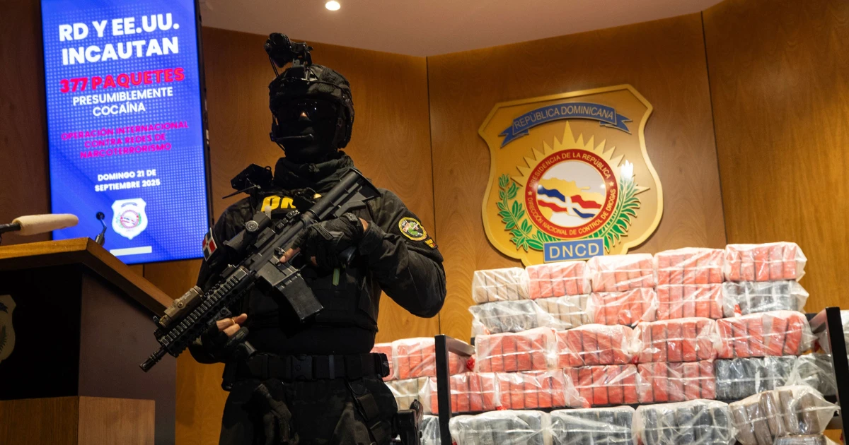 Featured image for Dominican Republic Seizes 1,000kg of Cocaine from U.S.-Destroyed Speedboat