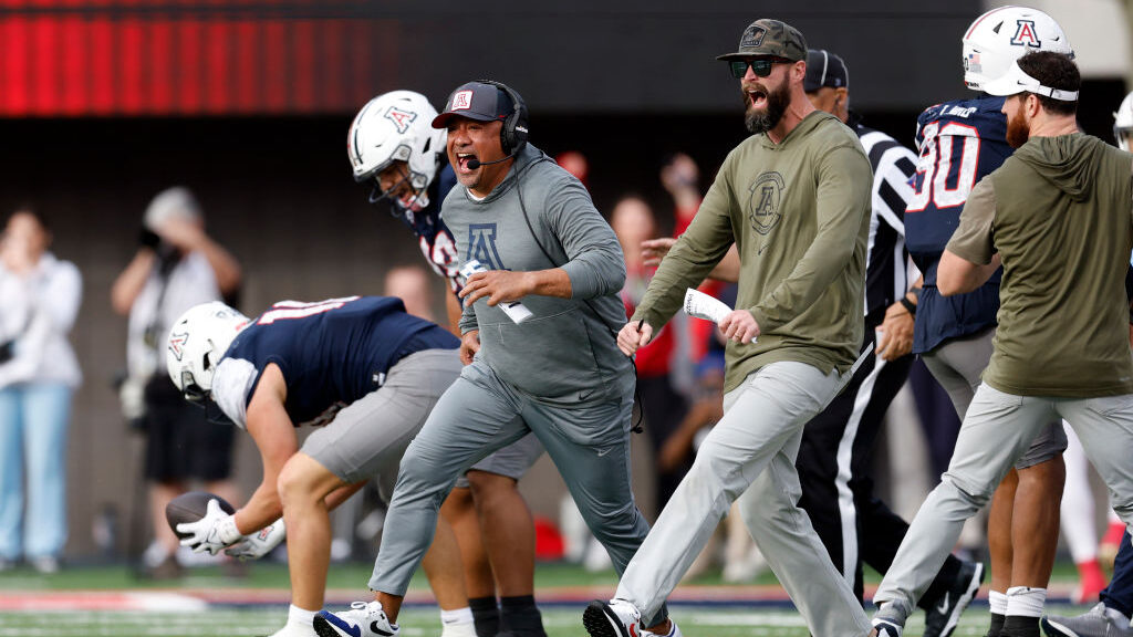 Featured image for "Former Patriots Assistant Jedd Fisch Lands Top-Tier College Coaching Job"