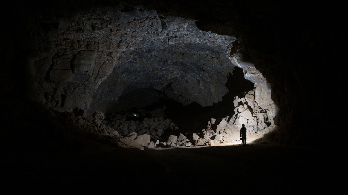Featured image for "7000-Year-Old Human Refuge: Prehistoric Occupation in Saudi Arabian Lava Tube"