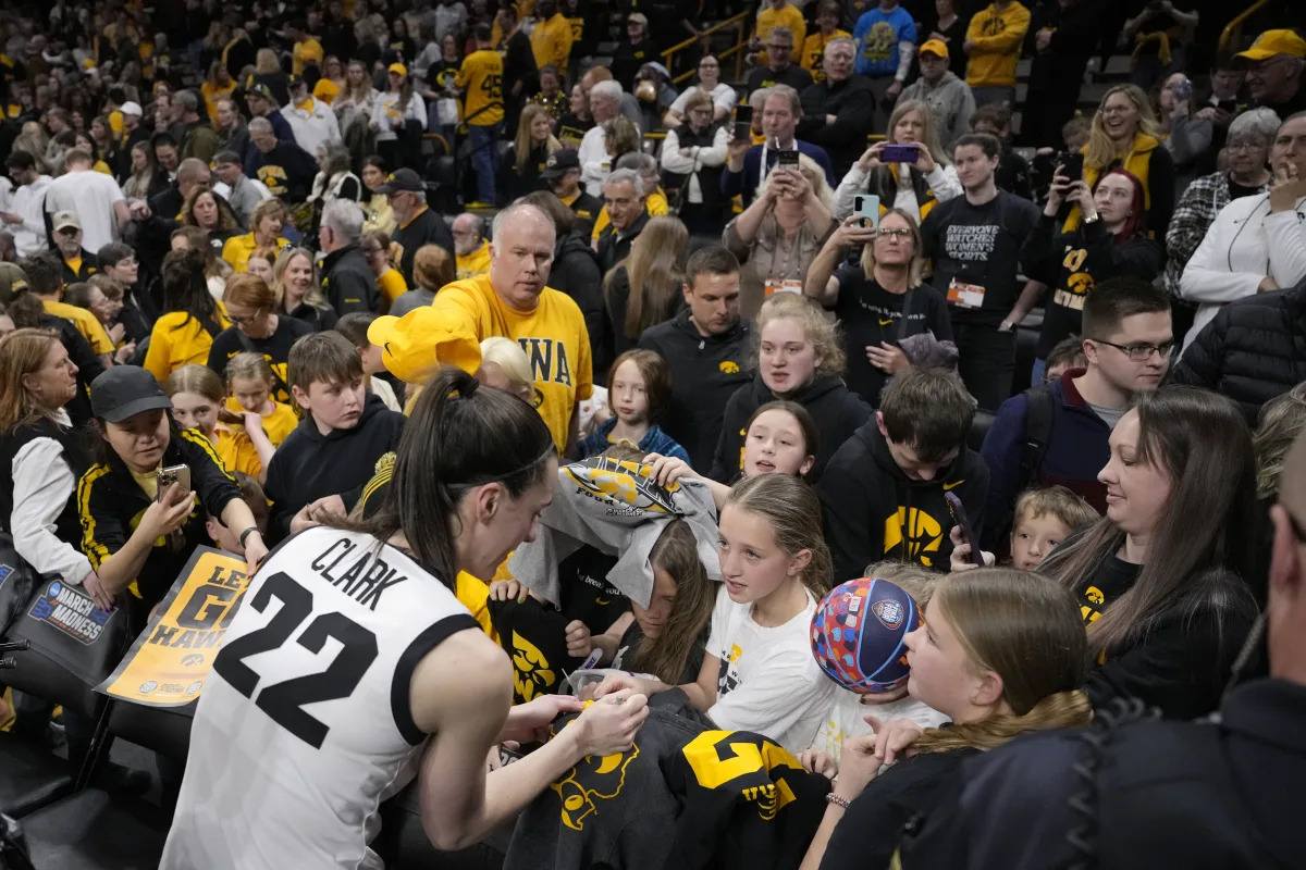 "Caitlin Clark Leads Iowa into Sweet 16 Showdown with Colorado Amid Big3 Offer"