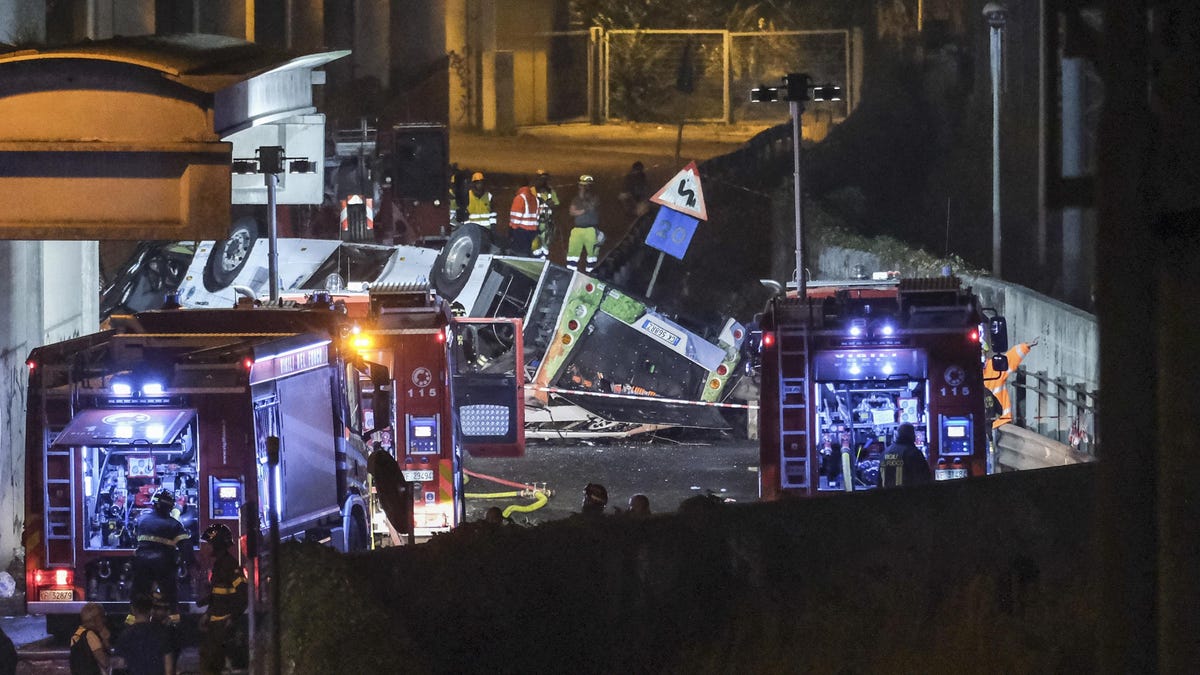 "Venice Overpass Crash: Investigation Reveals Possible Driver Illness as Cause of Deadly Bus Plunge"