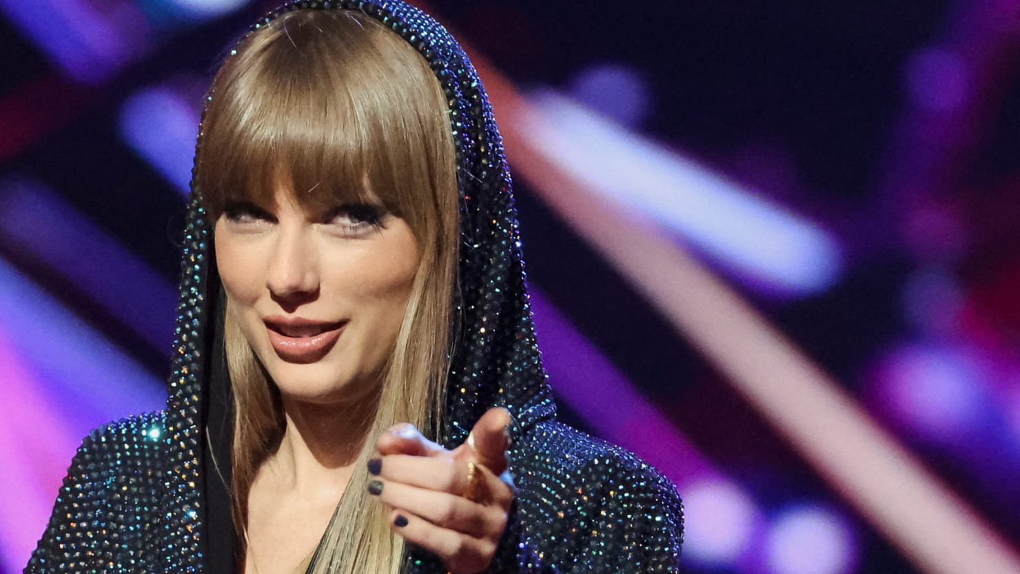 Featured image for Taylor Swift's Smart Move: Questioning FTX's Legality Before Rejecting $100 Million Deal
