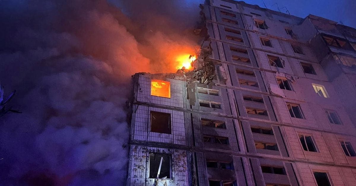 Russian Strikes Kill Dozens in Ukraine, Kyiv Prepares for Counterattack