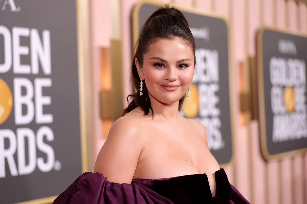 Selena Gomez's Bedhead Selfies and Throwbacks Delight Fans