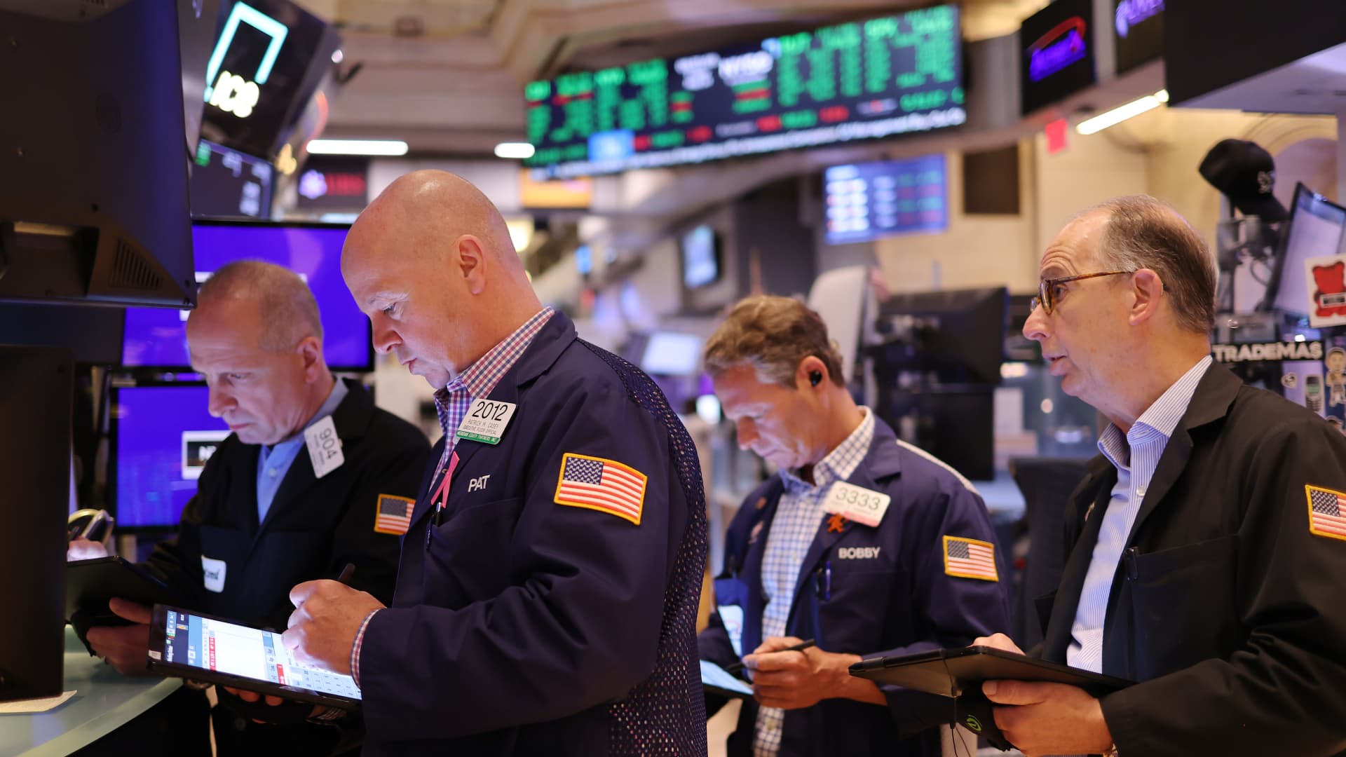 Dow Plummets Amid Boeing and Intel Losses