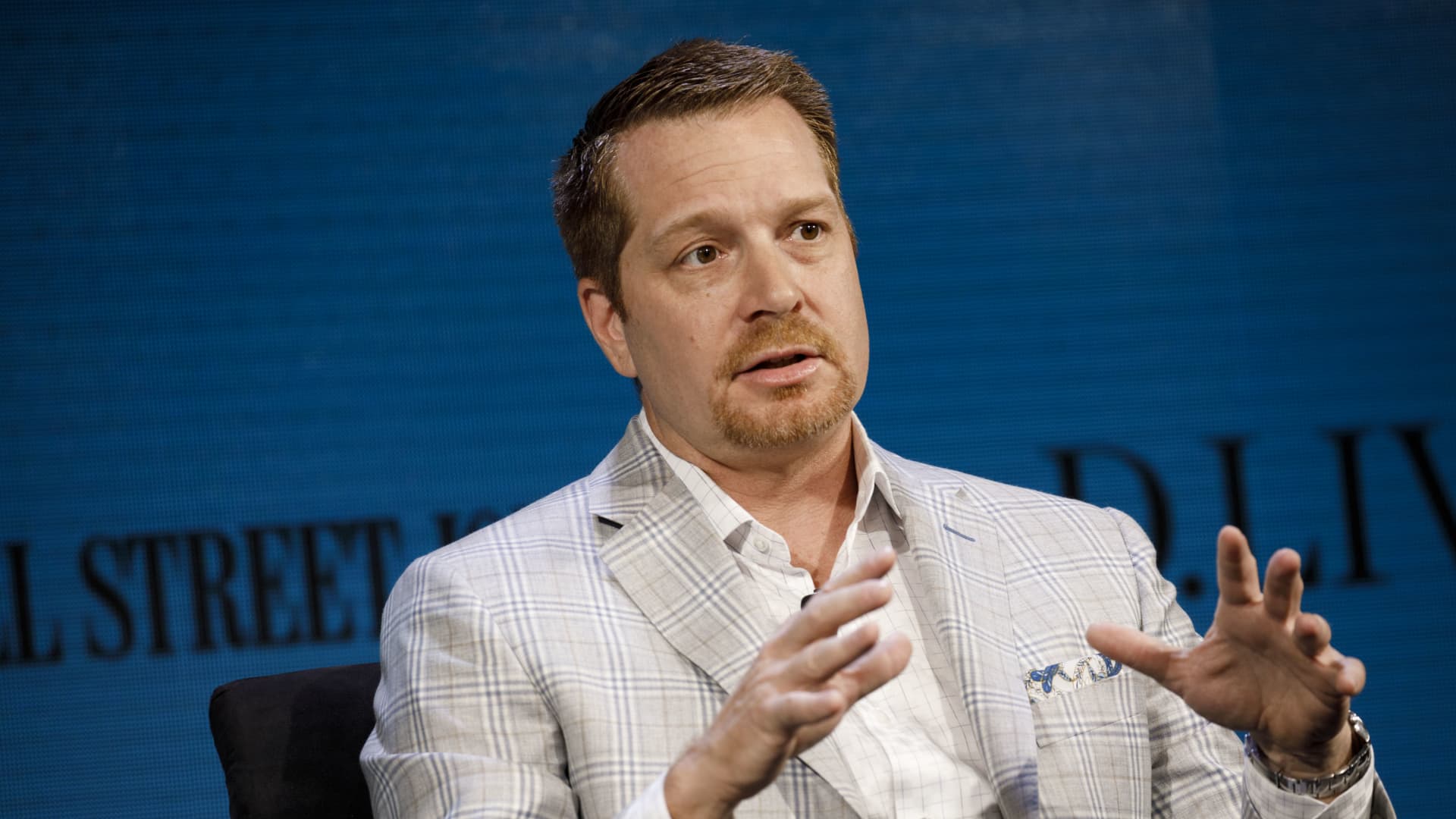 "Unmasking the Russian Hack: CrowdStrike CEO Discusses Microsoft's Cybersecurity Crisis"