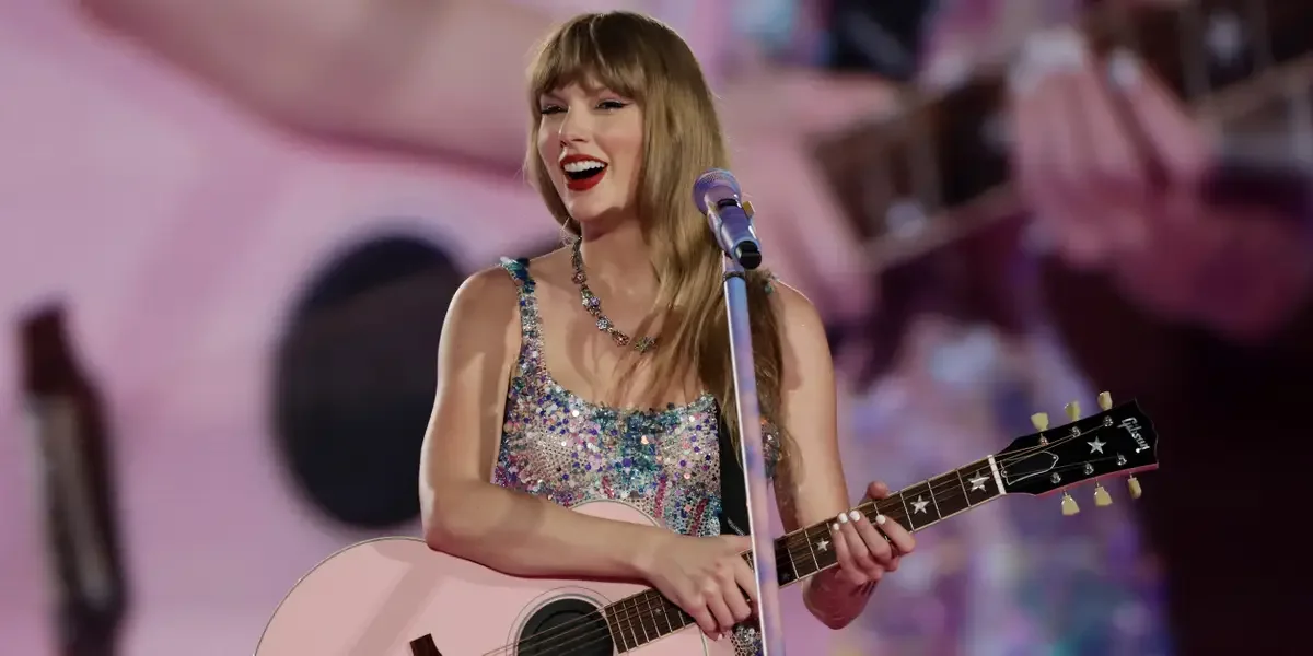 Taylor Swift's Text Messages Reveal a Loyal, Honest Friendship