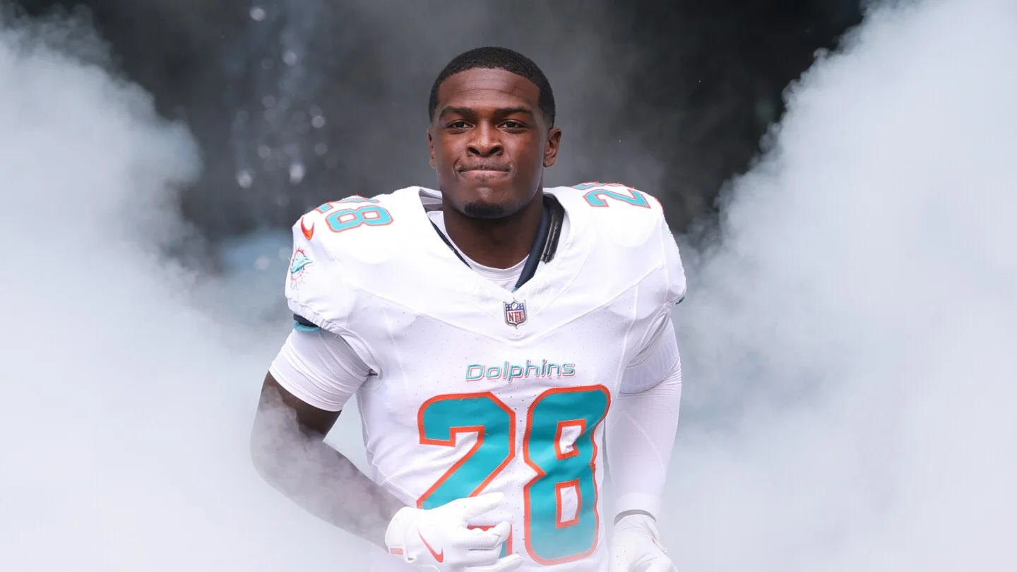 Dolphins say De’Von Achane isn’t on the trade block amid offseason reshuffles