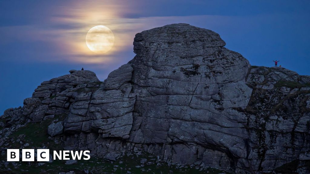 Featured image for October 2025 Supermoon: A Spectacular Celestial Event to Watch
