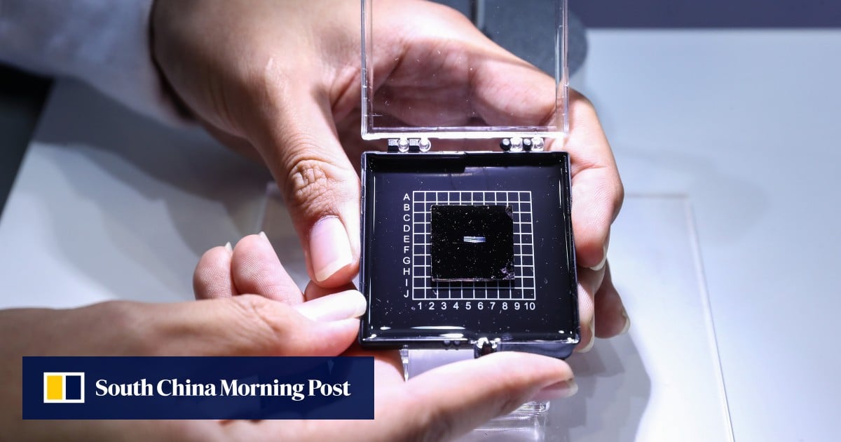 Featured image for "Light Slowed to Enhance Microchips, Chinese Scientists Report"