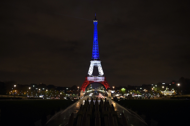 Double Bomb Threat Forces Eiffel Tower Evacuation