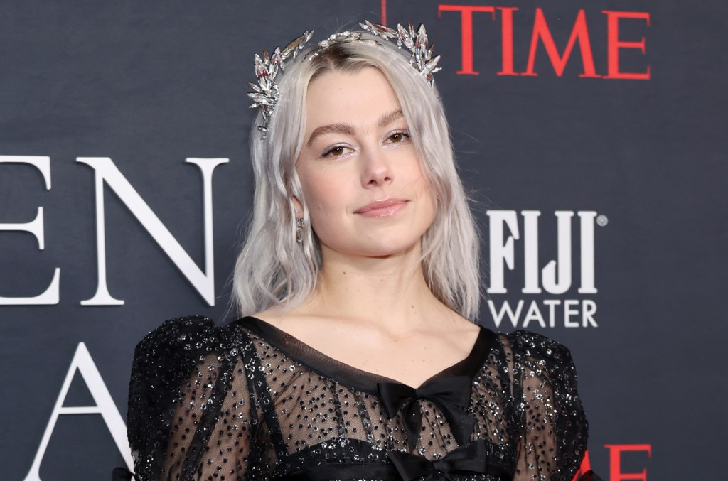 Phoebe Bridgers Condemns Fans' Bullying Before Father's Funeral