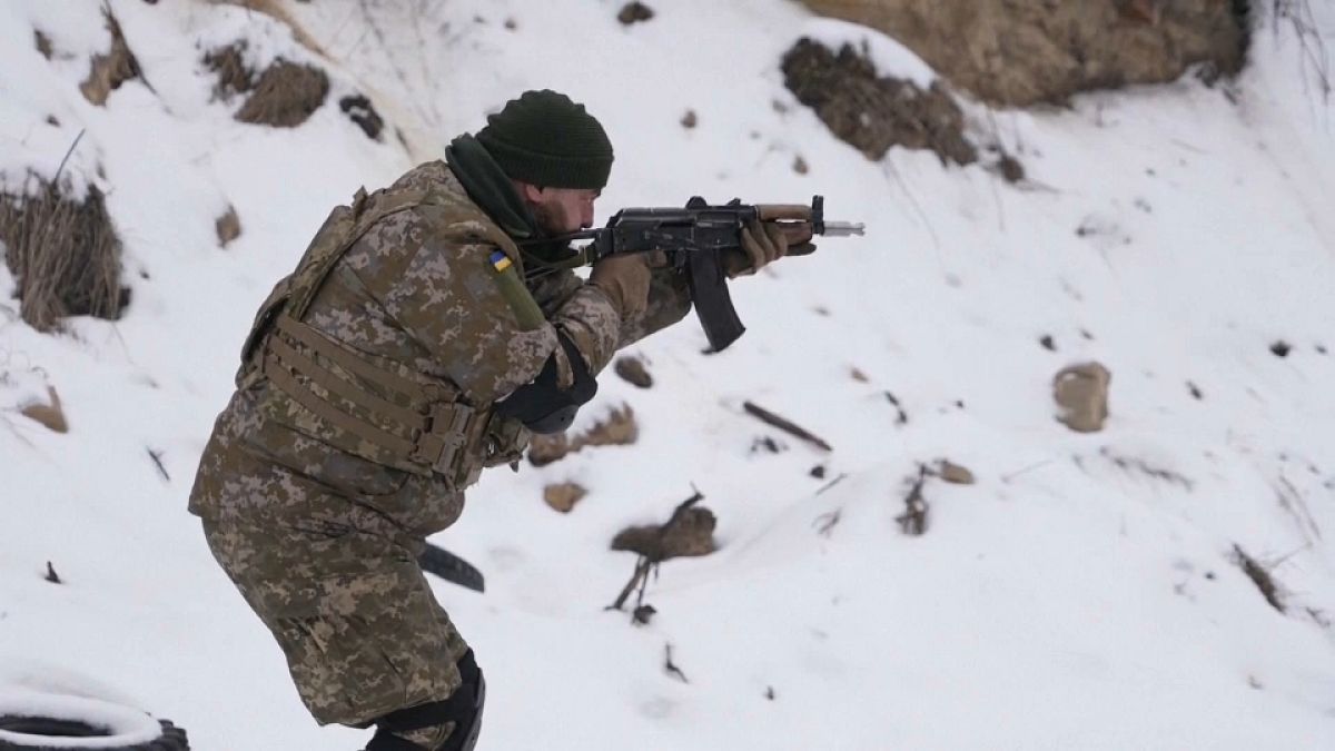 Russian Volunteers Join Ukrainian Army to Fight Against Putin's Troops