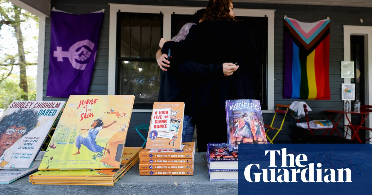 Featured image for Florida Schools Remove Hundreds of Books Amid Growing Ban Movement