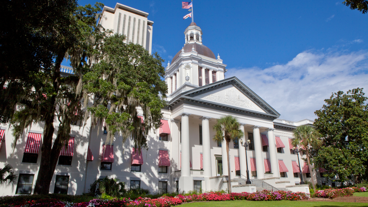 Featured image for "Florida Welcomes 2024 with Expanded 'Move Over' Law Among 5 New Legislations"