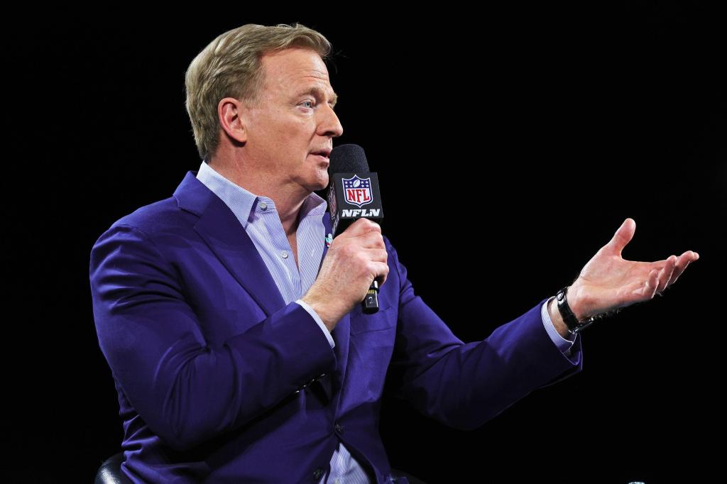 "49ers' Super Bowl Practice Field Controversy: NFL Commissioner's Response and Team's Concerns"