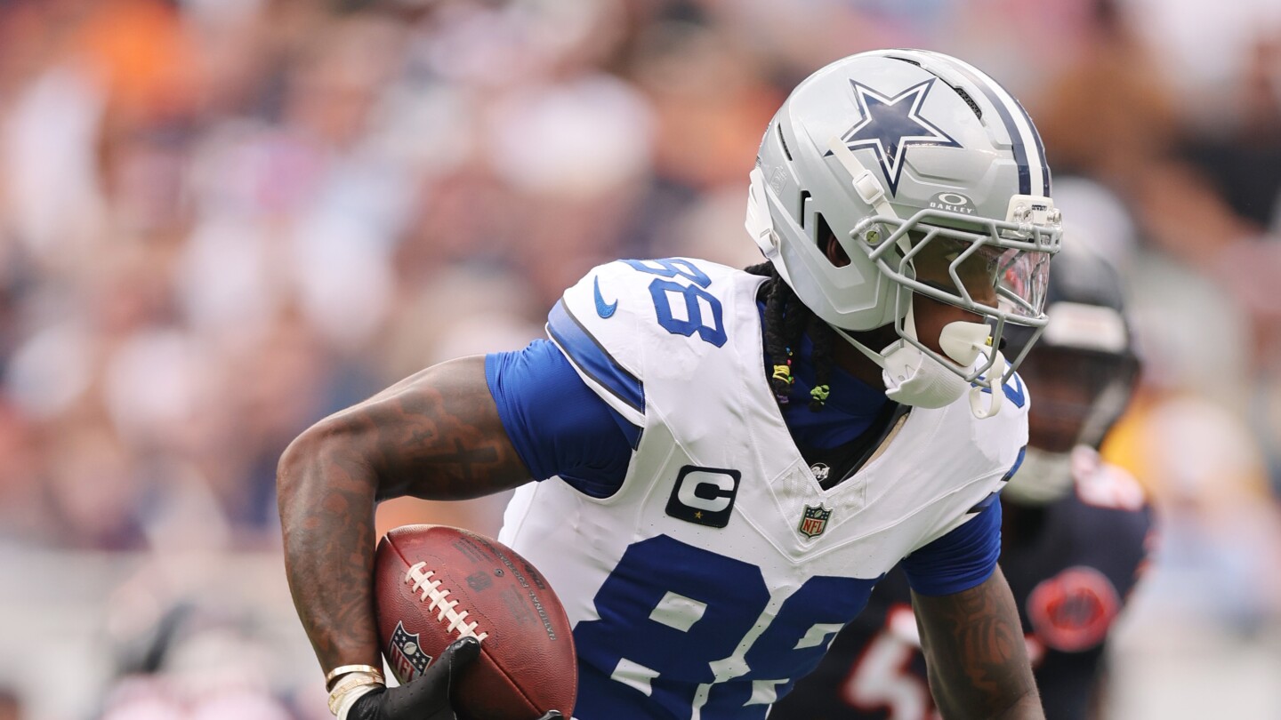 Featured image for Cowboys' CeeDee Lamb Leaves Week 3 Game with Ankle Injury