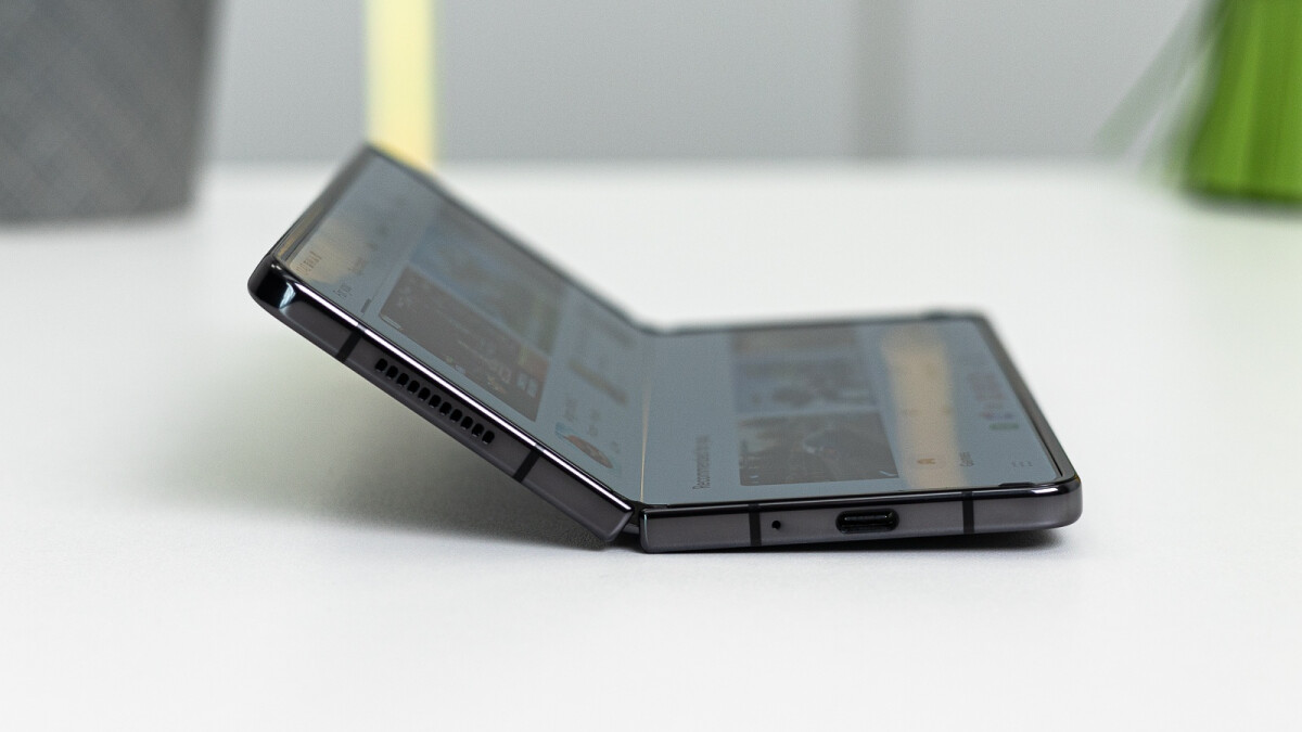 "Massive Discounts on Samsung's Galaxy Z Fold 4 and More!"