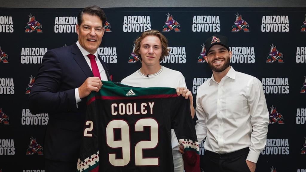 Featured image for Coyotes Secure Top Prospect Logan Cooley with Entry-Level Contract