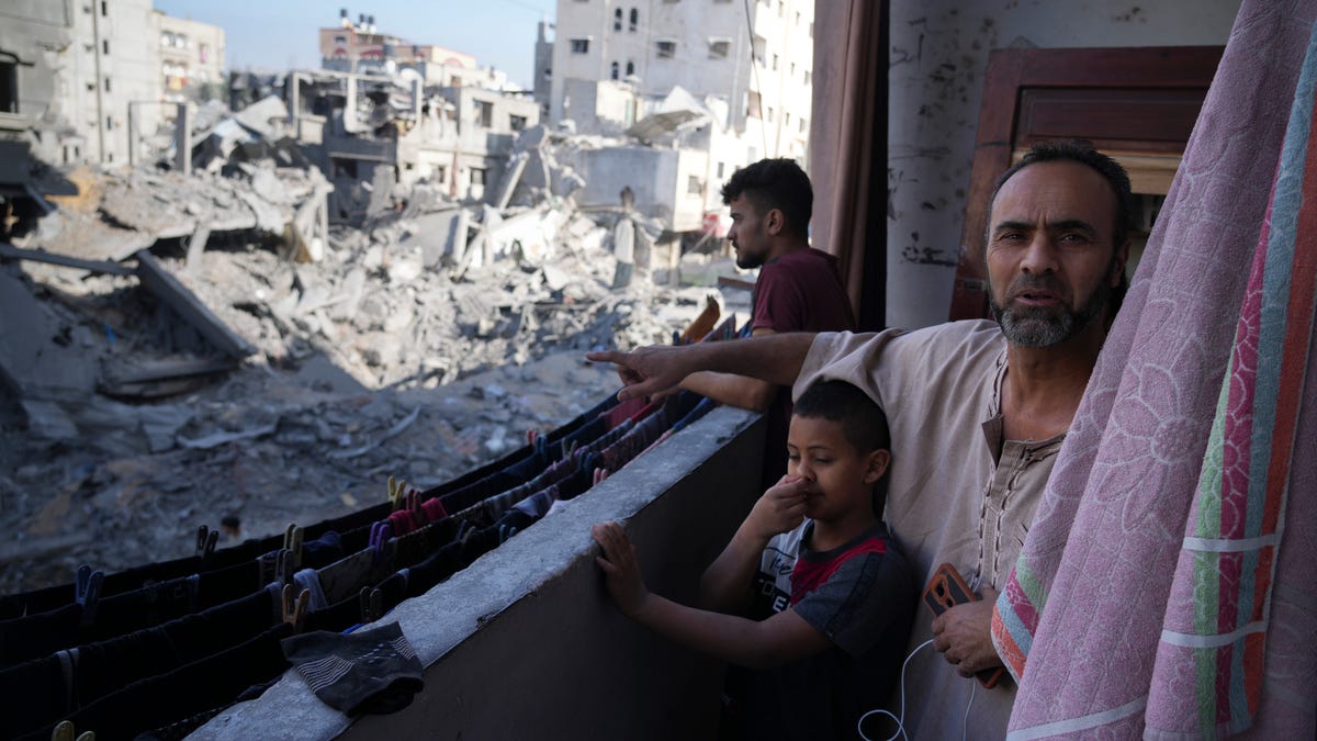 "Israeli Strikes in Gaza Kill Civilians as Death Toll Rises: Latest Updates"