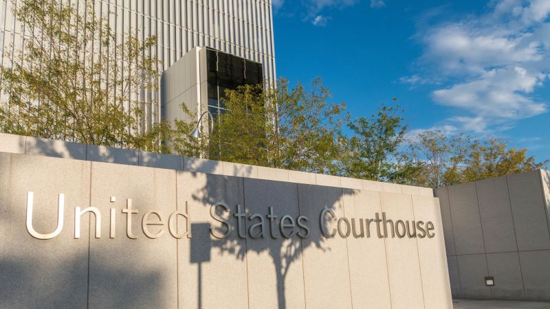 Pilot indicted for threatening to shoot captain during flight