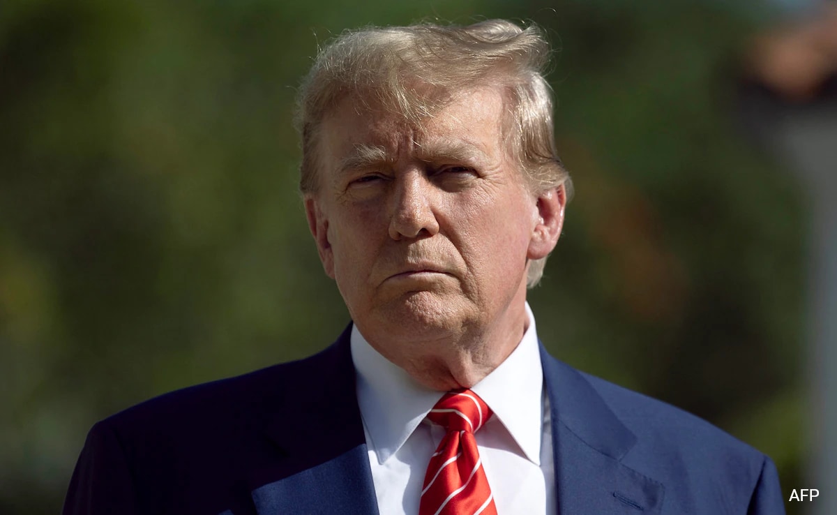 Featured image for "Ex-Trump Advisor: Trump 'Doesn't Have the Brains' for Dictatorship"