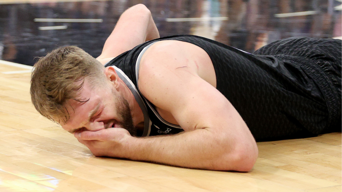 Draymond Green Suspended for Stomping on Sabonis in Kings-Warriors Game