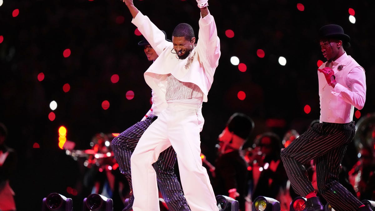 Featured image for "Usher and Jennifer Goicoechea Tie the Knot in Las Vegas During Super Bowl Weekend"