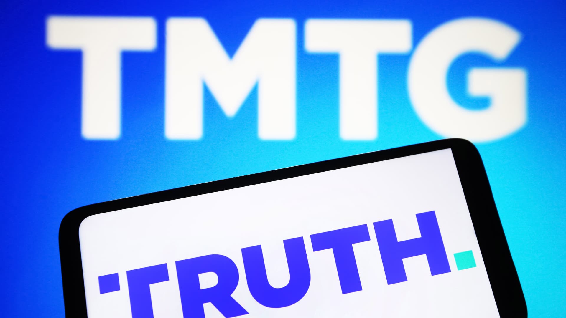 Featured image for Trump Media Executives Offload Millions in DJT Stock