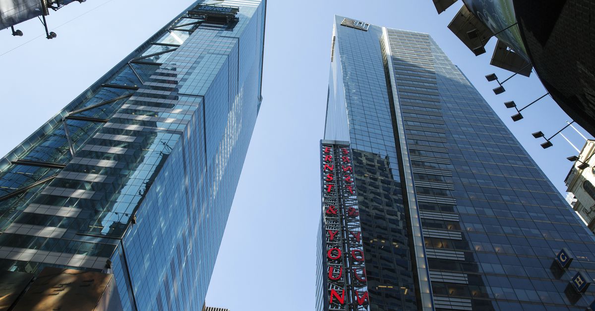 Featured image for EY US cuts 3000 jobs due to overcapacity.