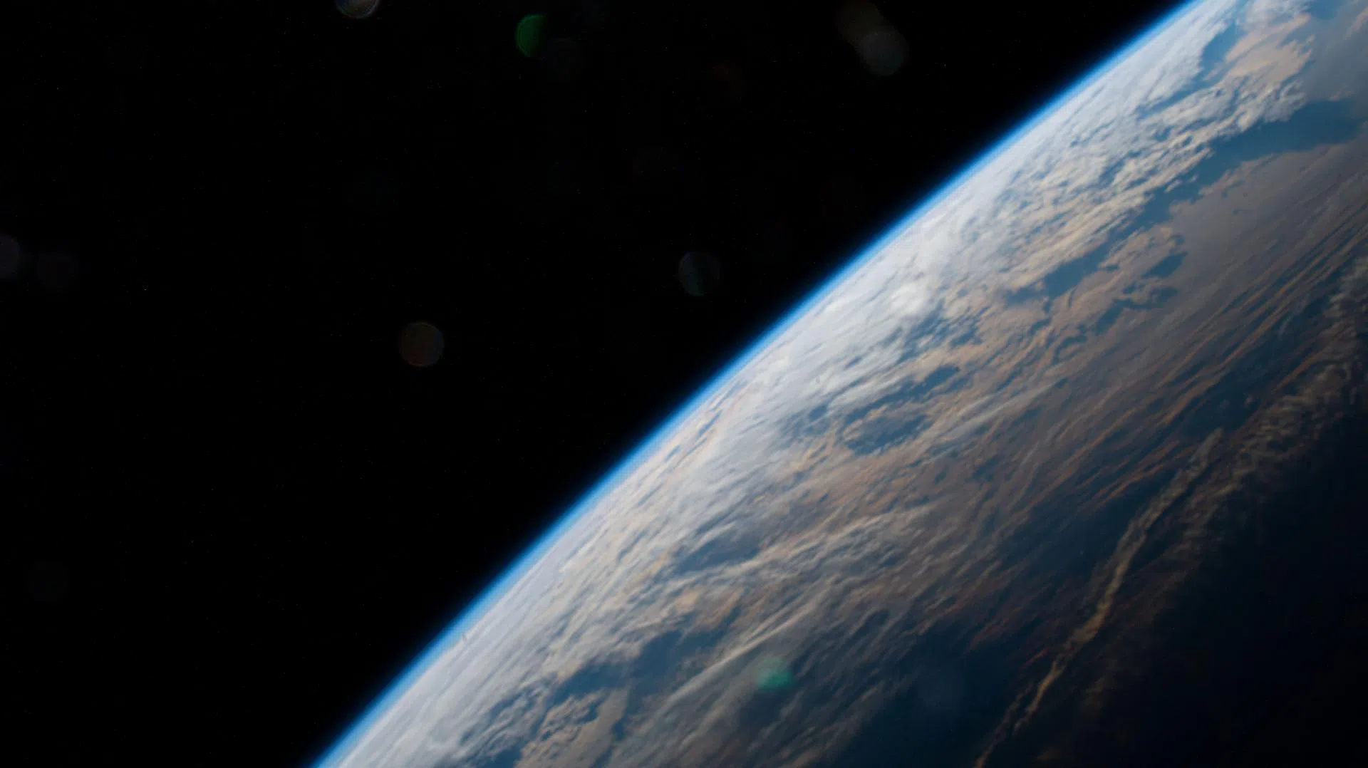 Featured image for FAA Proposes Stricter Rules to Curb Space Debris