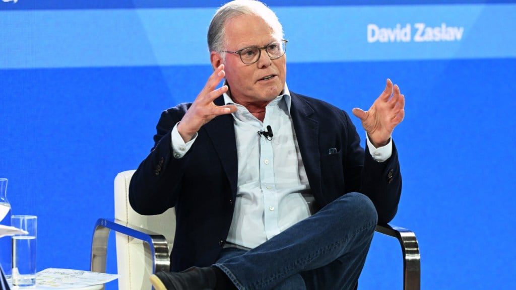 Featured image for Warner Bros. Discovery Stock Drops on Downgrade and Earnings Concerns