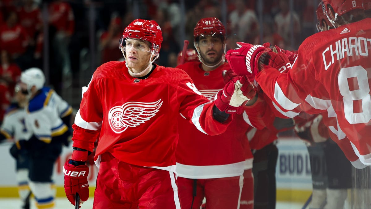 Featured image for "Red Wings Dominate Blues with 6-1 Victory"